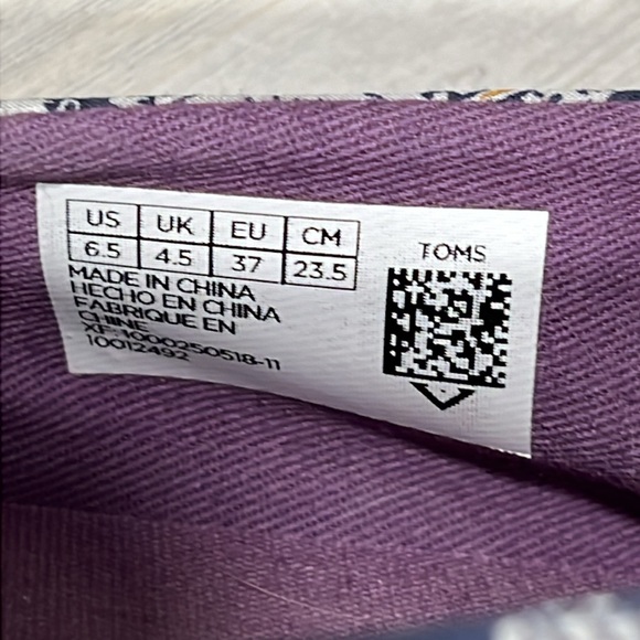 Like New Slip On Toms Women’s size 6.5 - Picture 4 of 6